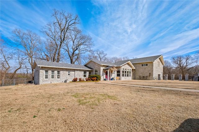 14242 Lake Forrest Heights Road, Siloam Springs, AR 72761