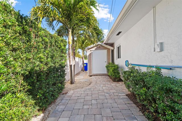 3250 Spanish River Dr, Pompano Beach, FL 33062