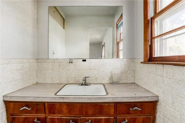 534 S 76th Terrace, Kansas City, KS 66111
