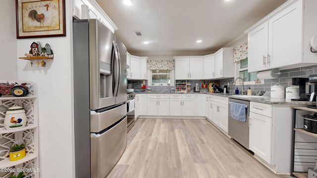 422 W Carter Avenue, Blackshear, GA 31516