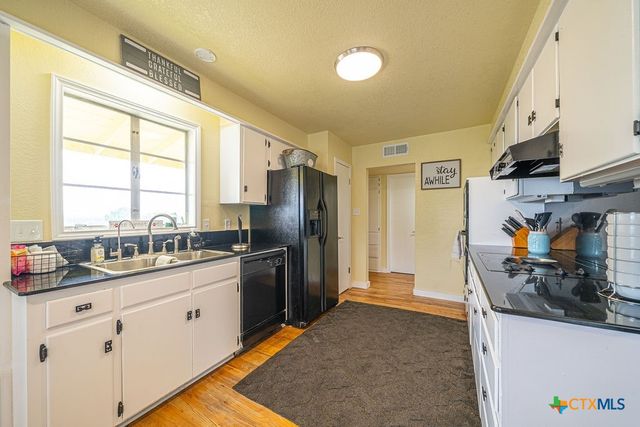 100 Kings Way, Horseshoe Bay, TX 78657