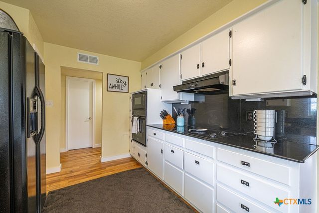 100 Kings Way, Horseshoe Bay, TX 78657