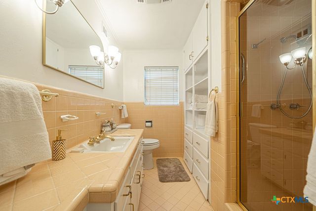 100 Kings Way, Horseshoe Bay, TX 78657