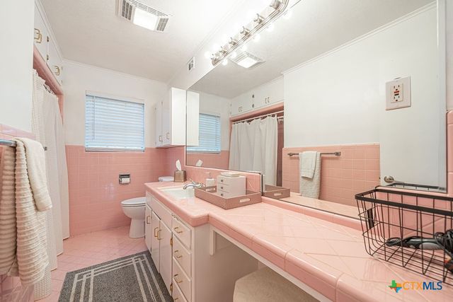 100 Kings Way, Horseshoe Bay, TX 78657