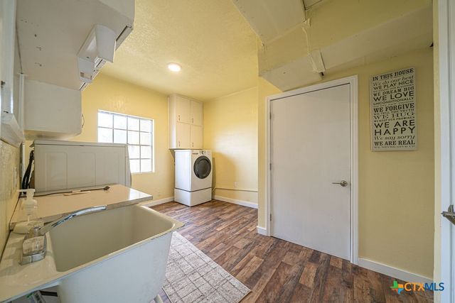 100 Kings Way, Horseshoe Bay, TX 78657