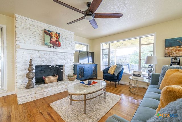 100 Kings Way, Horseshoe Bay, TX 78657