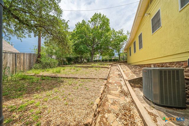 100 Kings Way, Horseshoe Bay, TX 78657