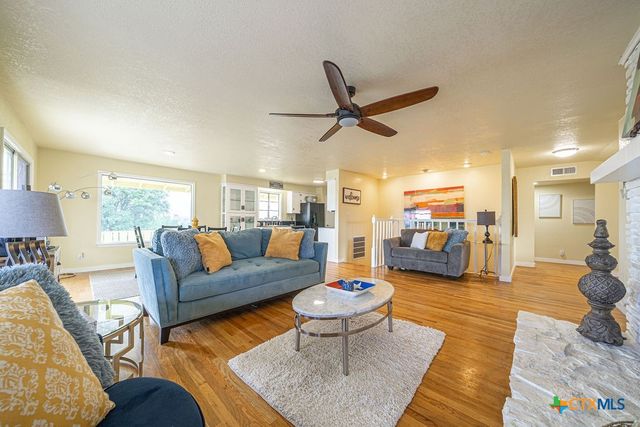 100 Kings Way, Horseshoe Bay, TX 78657