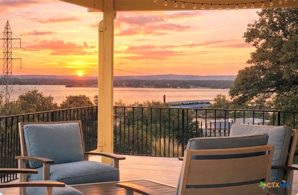 100 Kings Way, Horseshoe Bay, TX 78657