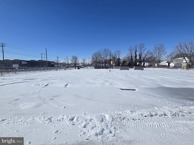 520 E CHESTNUT AVE, Vineland, NJ 08360