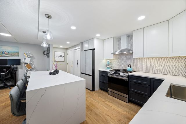 8560 W Foster Avenue 203, Norridge, IL 60706