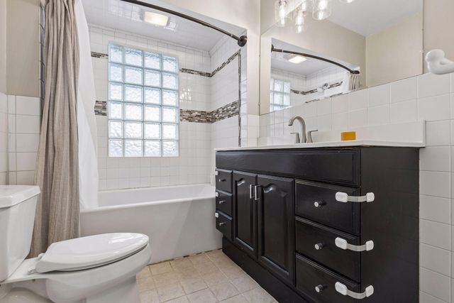 1693 Charles Avenue, Saint Paul, MN 55104