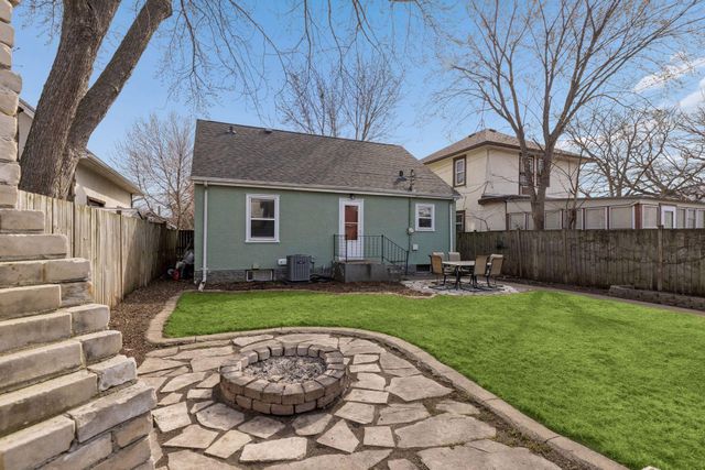 1693 Charles Avenue, Saint Paul, MN 55104