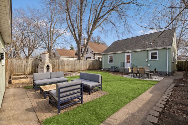 1693 Charles Avenue, Saint Paul, MN 55104