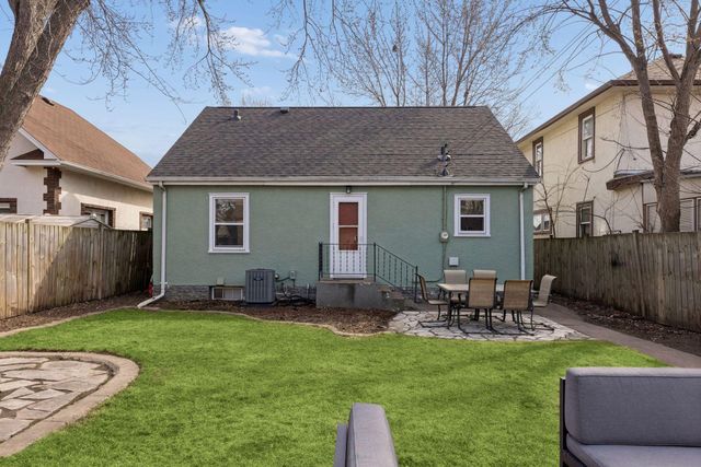 1693 Charles Avenue, Saint Paul, MN 55104