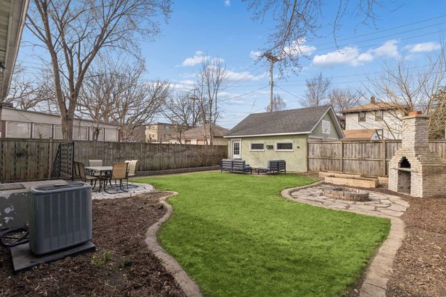 1693 Charles Avenue, Saint Paul, MN 55104