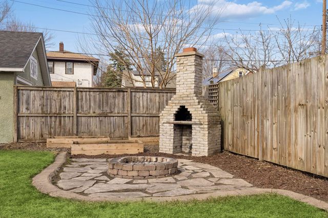 1693 Charles Avenue, Saint Paul, MN 55104