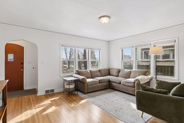 1693 Charles Avenue, Saint Paul, MN 55104