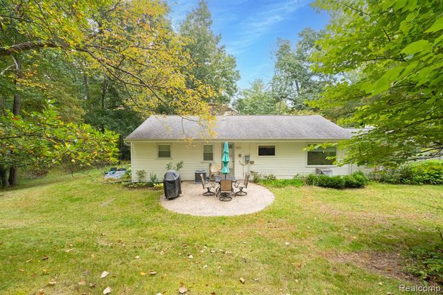 1775 Porter Road, White Lake, MI 48383