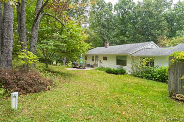1775 Porter Road, White Lake, MI 48383