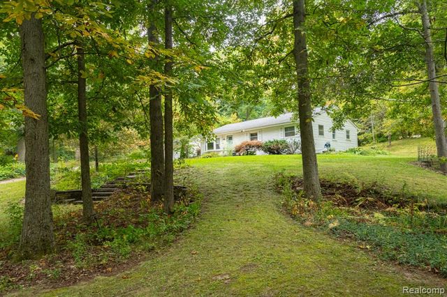 1775 Porter Road, White Lake, MI 48383