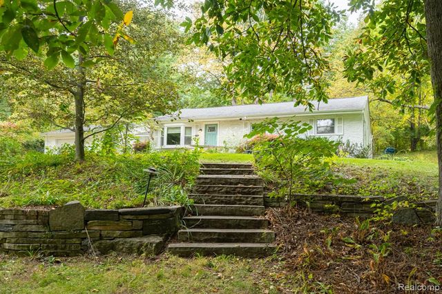 1775 Porter Road, White Lake, MI 48383