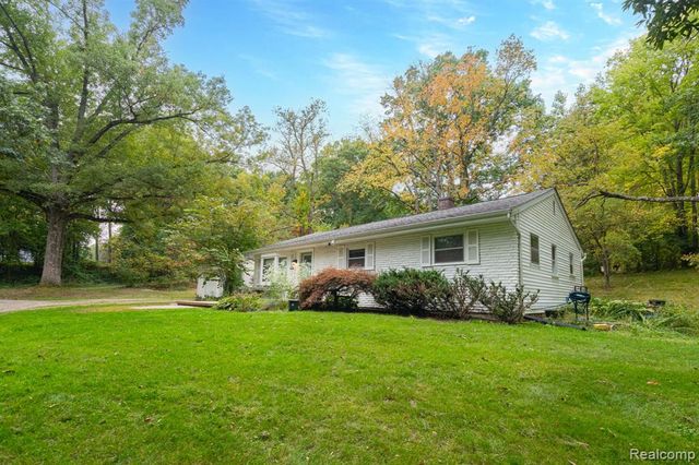 1775 Porter Road, White Lake, MI 48383