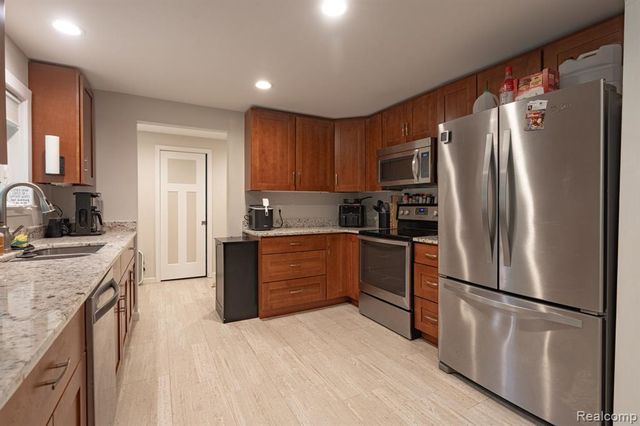 1775 Porter Road, White Lake, MI 48383