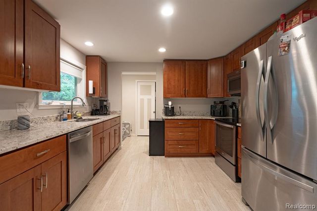 1775 Porter Road, White Lake, MI 48383