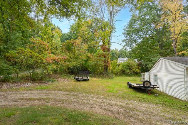 1775 Porter Road, White Lake, MI 48383