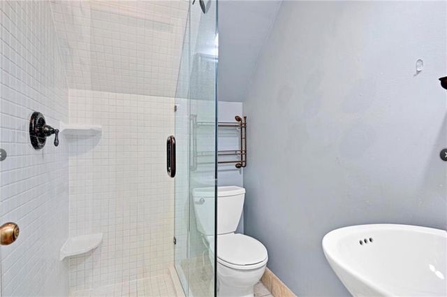 7225 Linden Street, Prairie Village, KS 66208