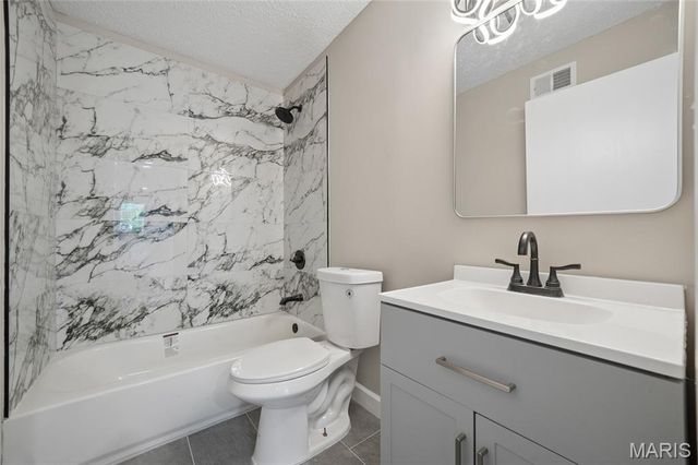 1279 Guelbreth Lane 207, St Louis, MO 63146