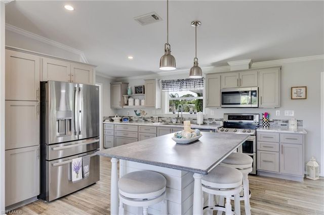 19440 Pony LN, North Fort Myers, FL 33903