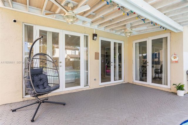 574 NW 159th Avenue, Pembroke Pines, FL 33028