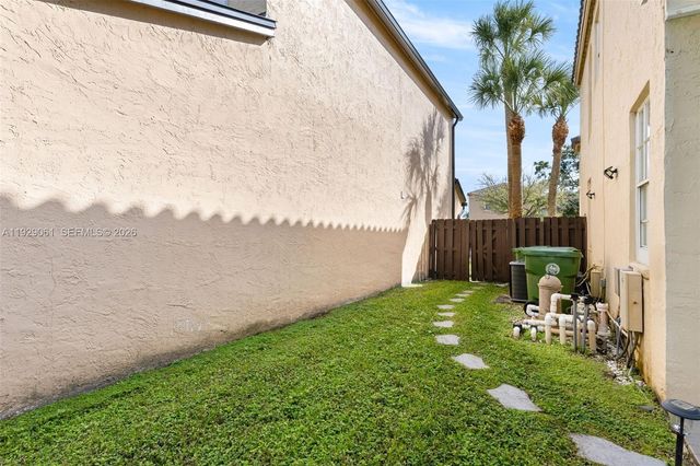 574 NW 159th Avenue, Pembroke Pines, FL 33028