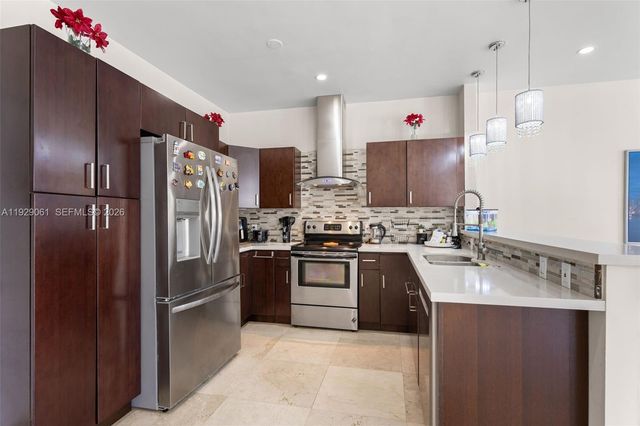 574 NW 159th Avenue, Pembroke Pines, FL 33028
