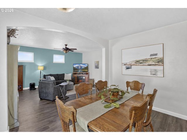 35671 SPOTTED HILL Dr, St Helens, OR 97051