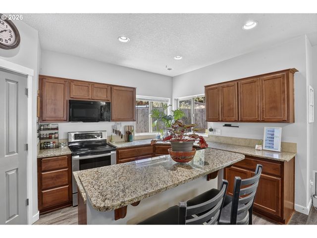 35671 SPOTTED HILL Dr, St Helens, OR 97051