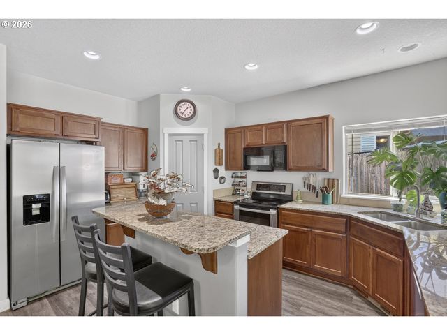 35671 SPOTTED HILL Dr, St Helens, OR 97051