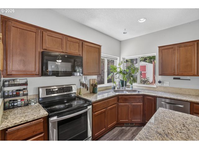 35671 SPOTTED HILL Dr, St Helens, OR 97051