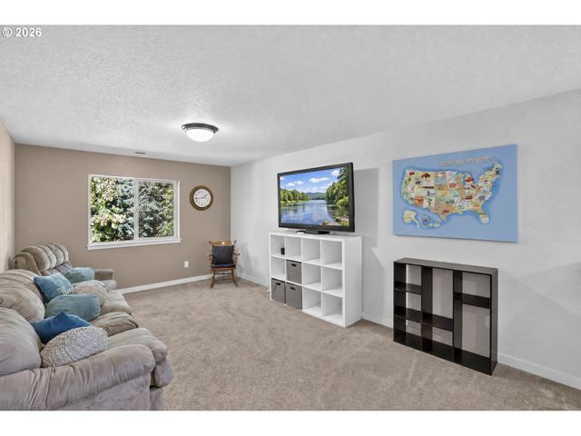 35671 SPOTTED HILL Dr, St Helens, OR 97051