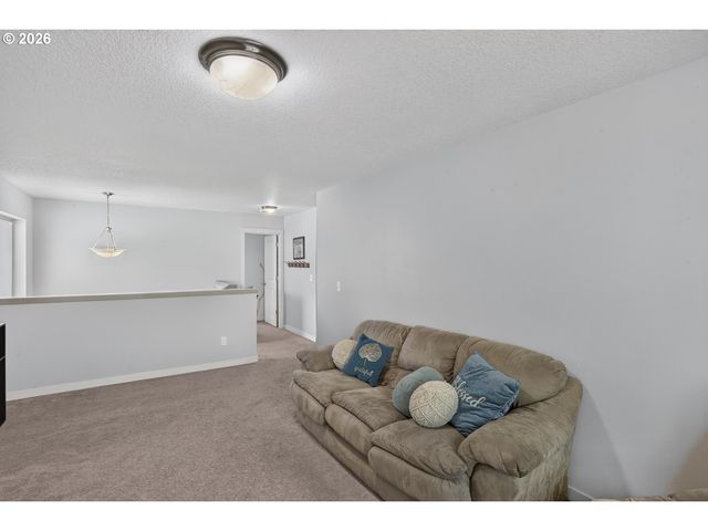 35671 SPOTTED HILL Dr, St Helens, OR 97051