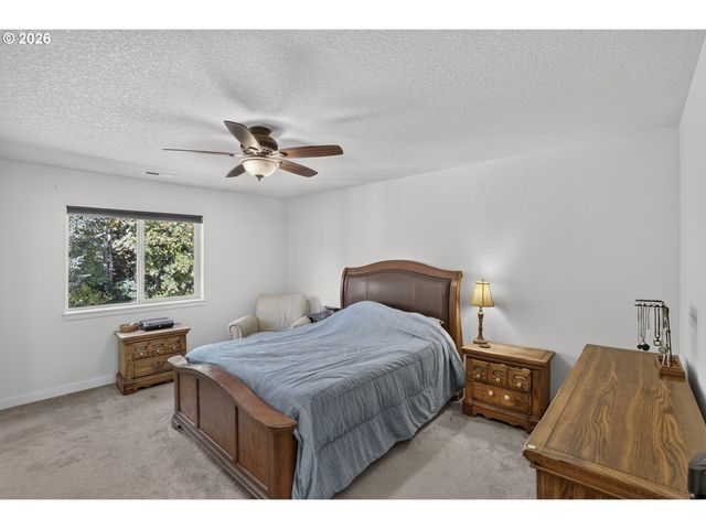 35671 SPOTTED HILL Dr, St Helens, OR 97051
