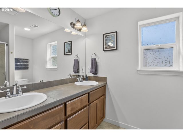 35671 SPOTTED HILL Dr, St Helens, OR 97051