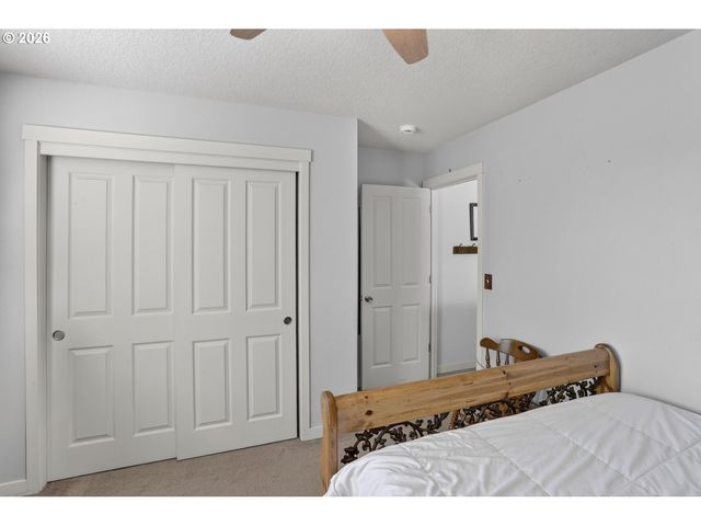 35671 SPOTTED HILL Dr, St Helens, OR 97051