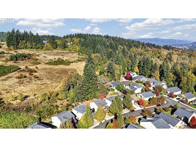 35671 SPOTTED HILL Dr, St Helens, OR 97051