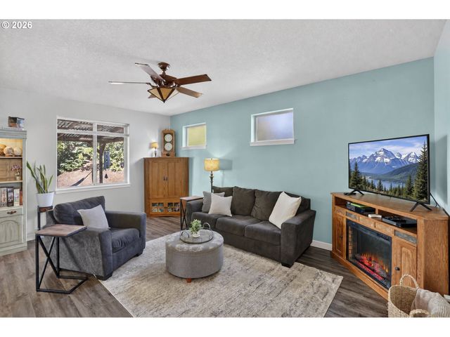35671 SPOTTED HILL Dr, St Helens, OR 97051
