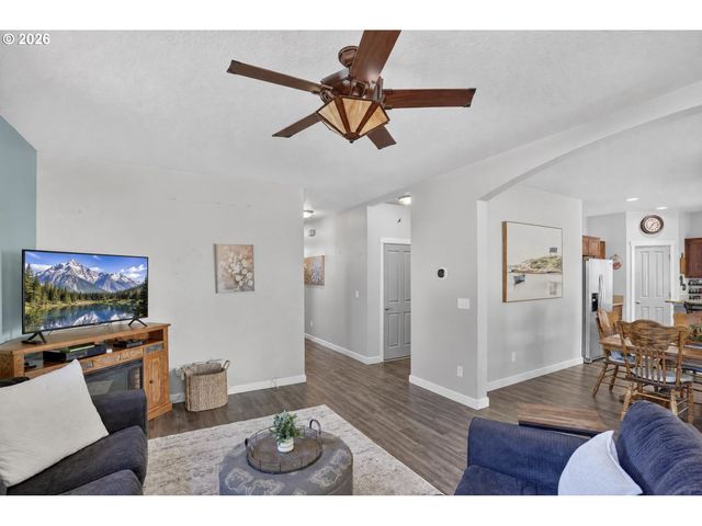 35671 SPOTTED HILL Dr, St Helens, OR 97051