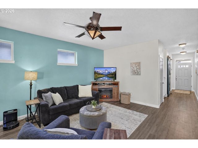 35671 SPOTTED HILL Dr, St Helens, OR 97051