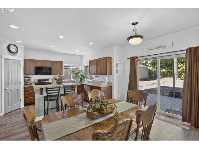 35671 SPOTTED HILL Dr, St Helens, OR 97051